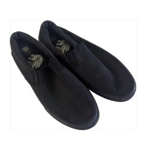 😎 NWOT Men's Black Canvas Skate Slip-on Sneakers